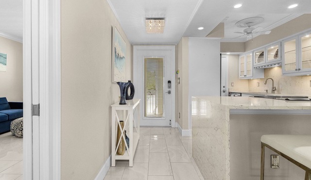 Charming 2-bedroom Condo Across from the Beach in Naples, FL