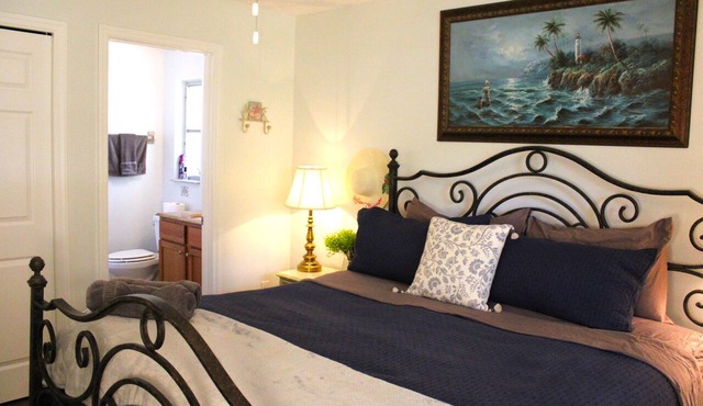 Charming 2-bedroom apartment with AC in Punta Gorda. Close to everything!