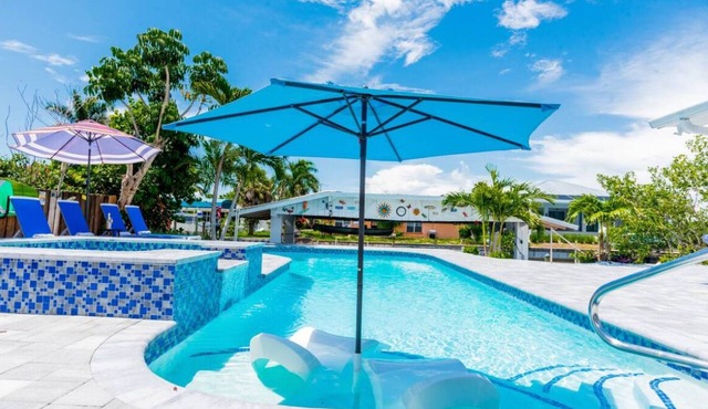 Charming 3-bedroom house in Hickory Bay- on water-North Naples- Bonita Springs-
