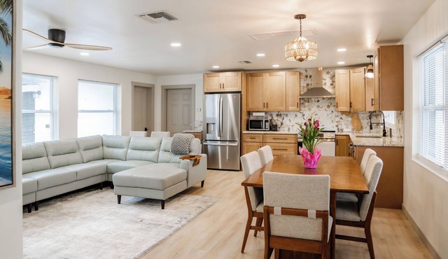 Charming 3br home 15min from CLW beach