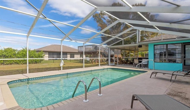 Charming 4-bedroom Pool and Hot Tub home with WiFi in delightful Port Charlotte
