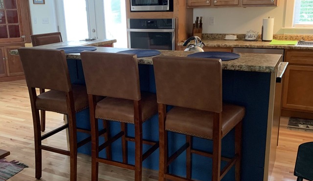 Charming and newly-renovated 1850's house in quiet residential neighborhood in Oswego