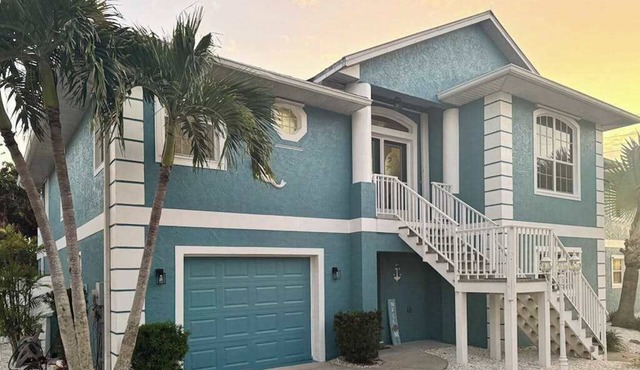 Charming beachside duplex steps to the Gulf with bikes and coastal views
