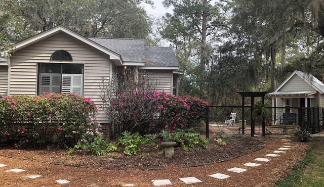 Charming Beaufort Cottage with Marsh Views and Hunting Island Beach pass in Beaufort