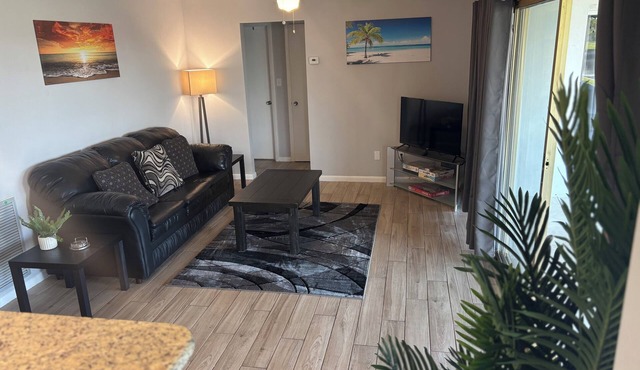 Charming house in lovely North Fort Myers with WiFi, AC and on the water