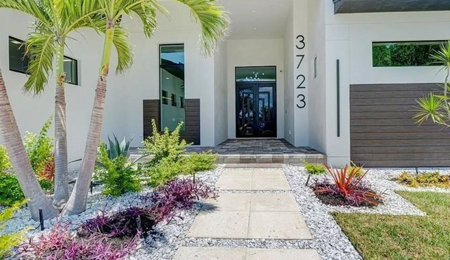 Charming Waterfront Vacation Home - Cape Coral, FL