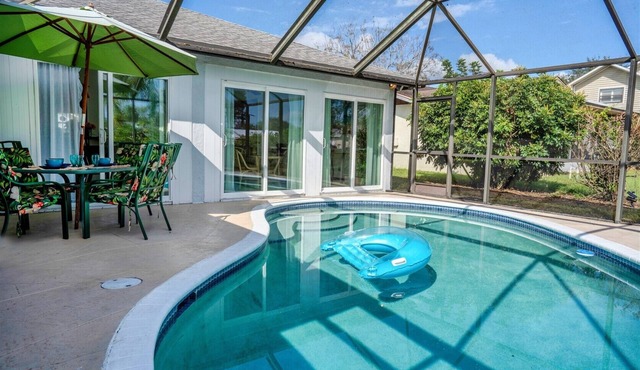 Charming waterfront vacation home with sea access!