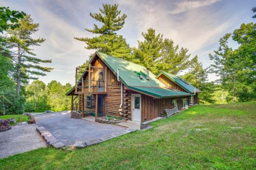 Charming Wellesley Island Cabin Near State Parks in Collins Landing