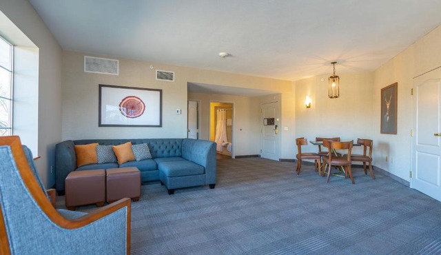 Cherry Valley Hotel in Newark