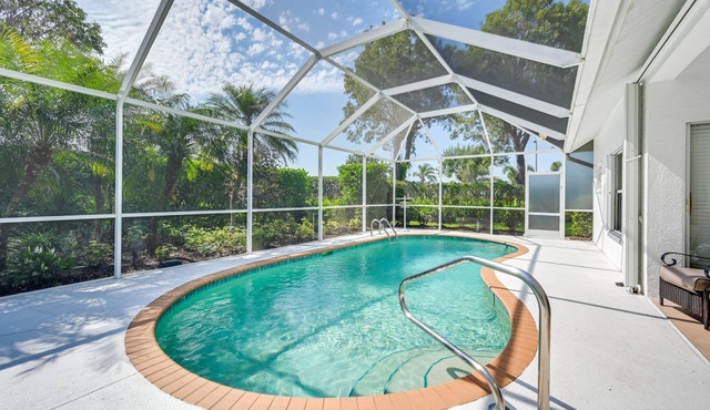 Chic Naples Home w/ Lanai in Golf Community!
