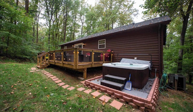 Chipmunk Hollow | Hot Tub, Grill & Fire Table | 3BR, Sleeps 6 in Linden