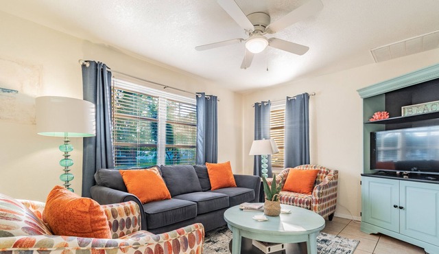 Clam Bayou Cottage-Eclectic Gulfport 3B2B-Patio-King Bed