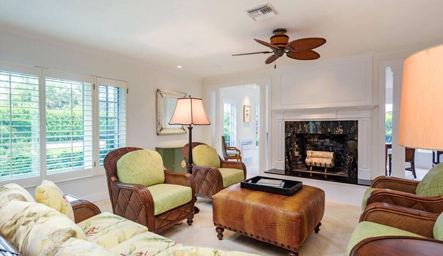 Close to Naples Beach and downtown 5 bedroom/5 bath pool home with pool cabanan