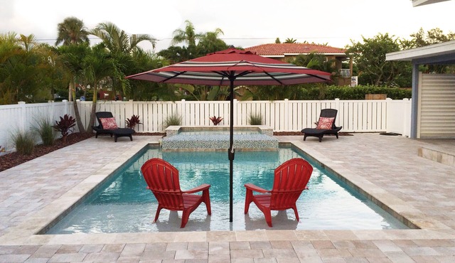 Coastal Charm Meets Cottage Chic! Sparkling Pool/Spa *4 Doors To The Beach*