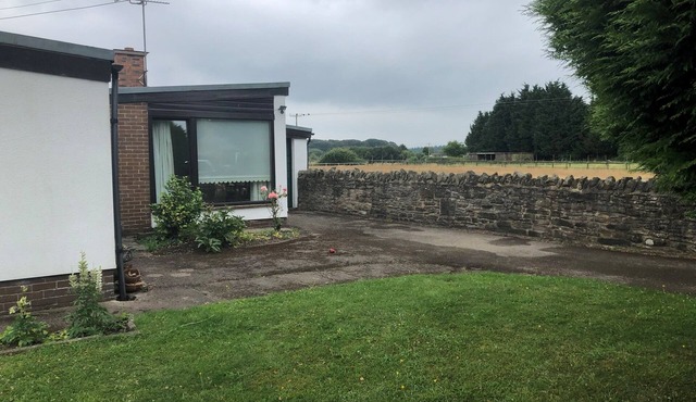 Comfortable architect designed retro style bungalow, easy access in Coleford