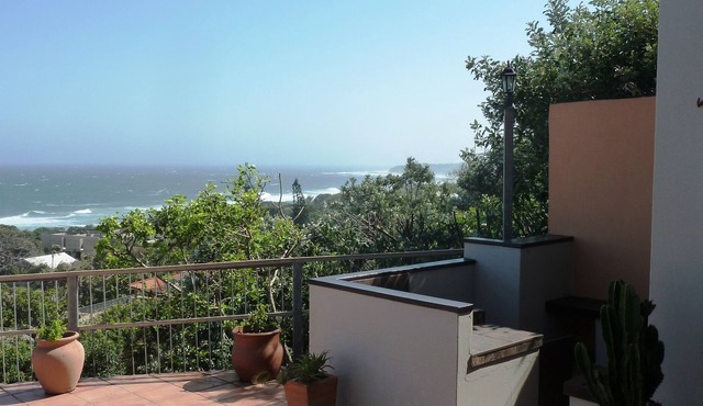 comfortable holiday home with superb sea view and beautiful terrace incl. BBQ in Blythedale Beach