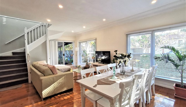 Comfy 4 Bedroms Corner House in Miranda