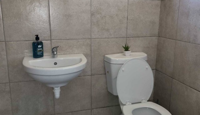 Cozy 1-Bedroom Apartment in the heart of Bellville. in Cape Town
