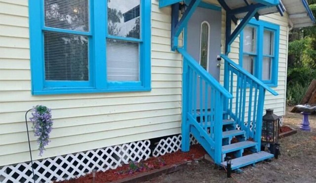 Cozy 2BR Fort Myers Getaway – Minutes to Downtown!