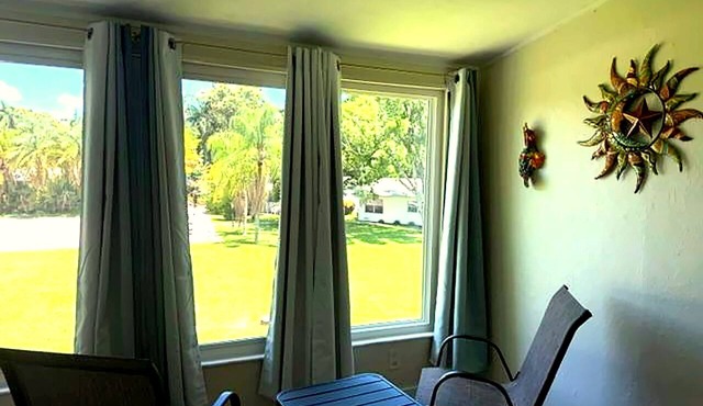 Cozy Casita — 2BR 2BA Snowbird Condo Fort Myers, Pool Included