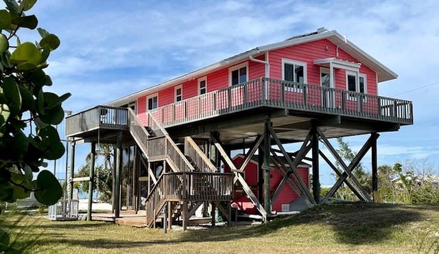 Cozy Cottage Overlooking the Beach and Gulf of Mexico for a Relaxing Getaway on Little Gasparilla Island, Florida