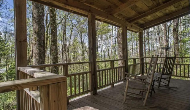 Cozy Guest Cabin-Pet Friendly-Secluded-Peaceful