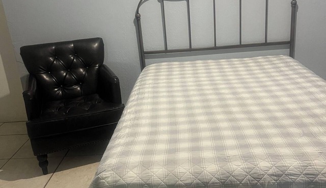 Cozy studio in serene Fort Myers with refreshing AC