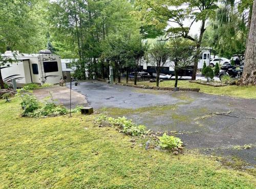 Crofty Bear - Empty RV Camping Lot in Gatlinburg in Gatlinburg