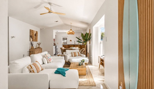 Designer Sarasota Retreat w/Karaoke Lounge 30+ Nights Only