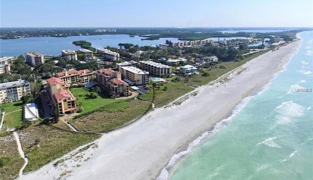 Discover The Perfect Snowbird Nest on Siesta Key Minimum 30-Day Rental