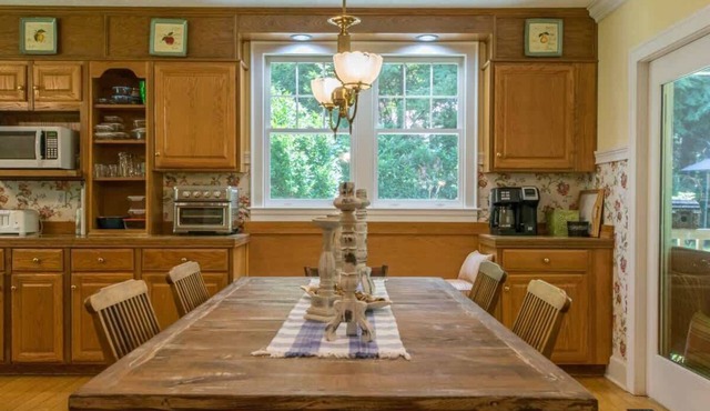 Dog Friendly~Sleeps 9~Firepit~Pool Table~$375 Free Activities Daily in Hendersonville