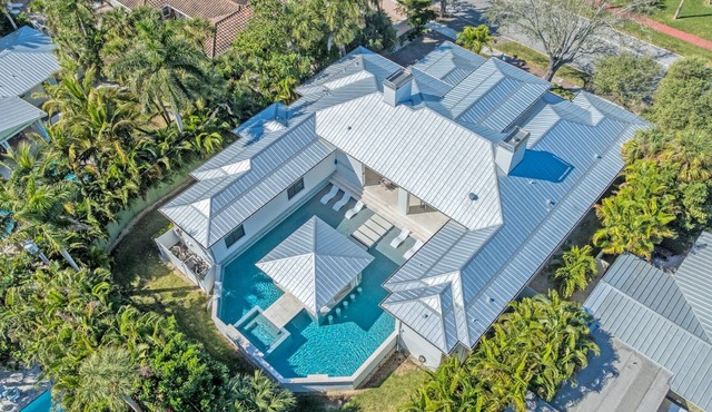 Dream Island | Walk to Lido Beach, Heated Pool & Spa, Pet Friendly Coastal Home