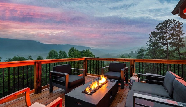 Dream View: Heated Pool| Hot tub| Theater| Arcade| Fire Pit| 25 Acres. in Cosby