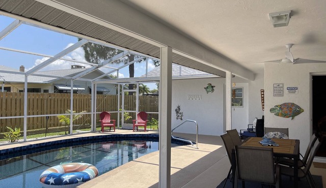 Duke & Sugars 🍍 Family Friendly ☀️ Retro Florida Vibes ,3 br ,2 bath, pool home .