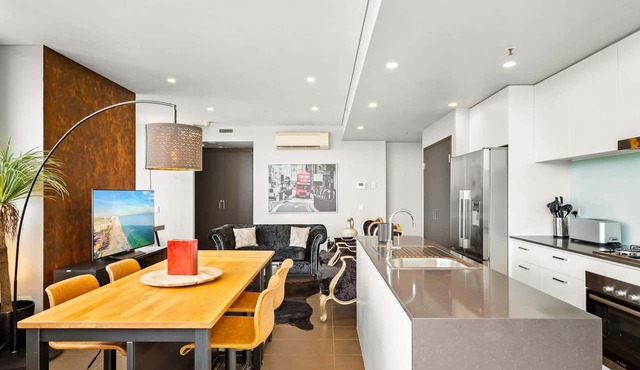 Elegant 1-Bed by Riverside Park & Amenities in Canterbury
