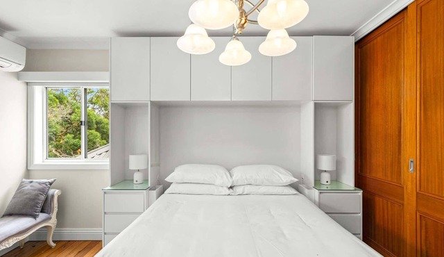 Elegant 1-Bed with Study by Balmain Wharf in Balmain