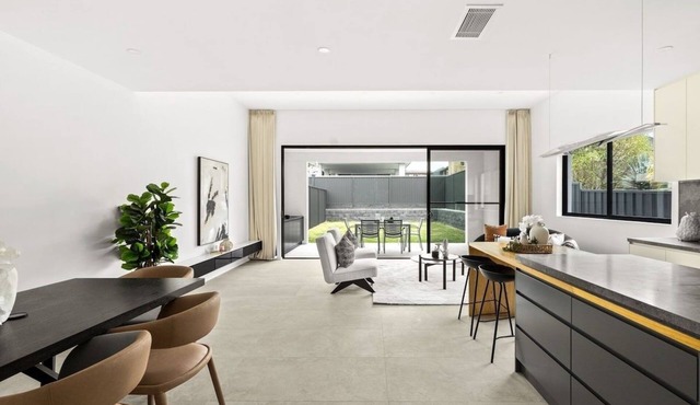 Elegant Designer House - Family & Pet Friendly in Picnic Point