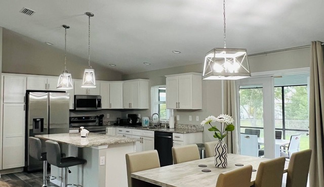 Englewood Vacation Villa 7 miles away from beautiful beach