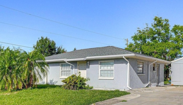 Entire home fully furnished 3Bed 2Bath closer to beach available for rent