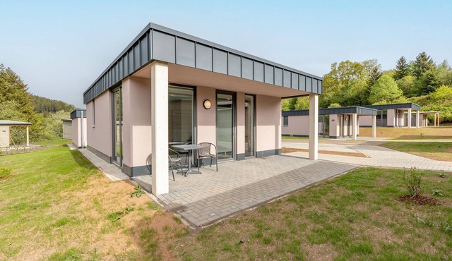 Erholsame Bungalows am Kronenburger See in Hallschlag