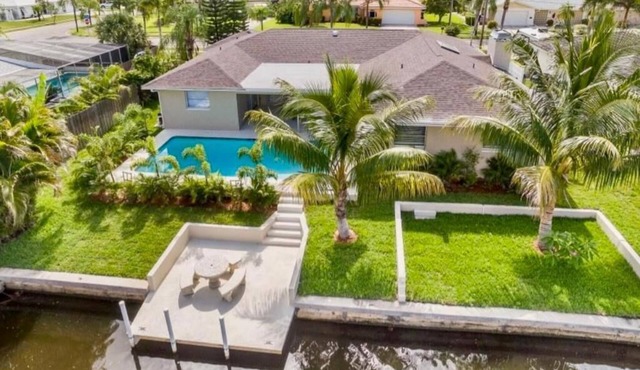Everything you ever wanted in a south Florida waterfront home is right here!