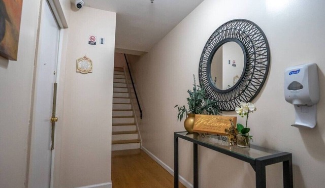 Executive 3 Bedroom Suite Bronx near Hospitals & Manhattan, in Bronx