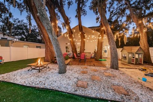 Experience Our Little Bit of Paradise Near Beaches in Tarpon Springs