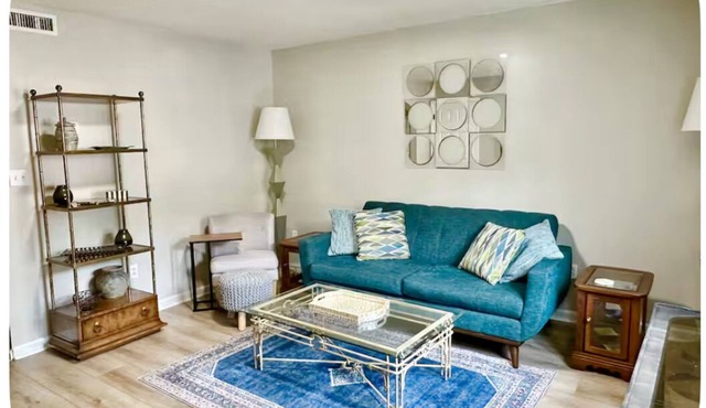 Extended Stay NEvHickory 2 Bed, 1.5 Bath, Workspace, Washer Dryer, Easy Commute in Hickory
