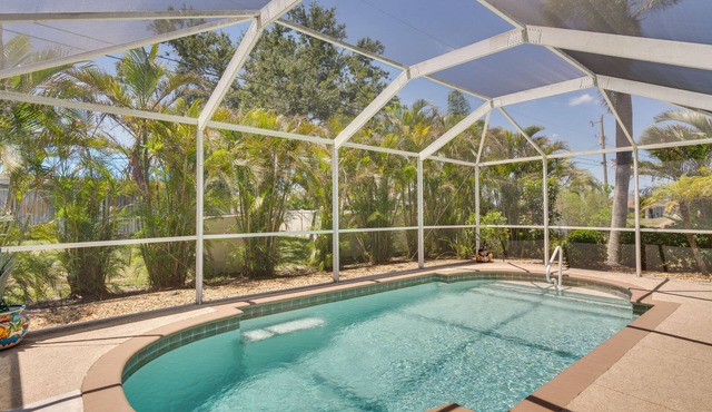 Family-Friendly Home ~ 10 Mi to Dtwn Cape Coral