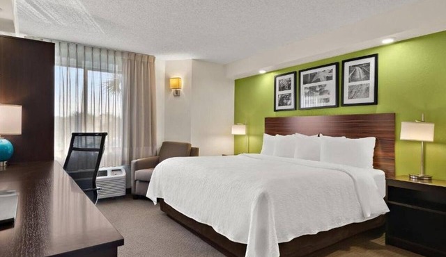 Family-Friendly Space Near Wesley Chapel's & Top Sites | Pool, Free Parking