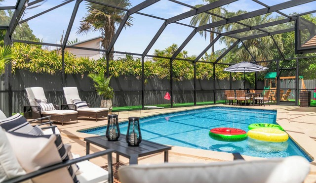 Family Oasis GameRoom, Pool BBQ, Firepit & Games in Miami