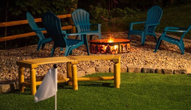 Family Weekend Retreat~Hot Tub~Game Room~Putt Putt in Lancaster