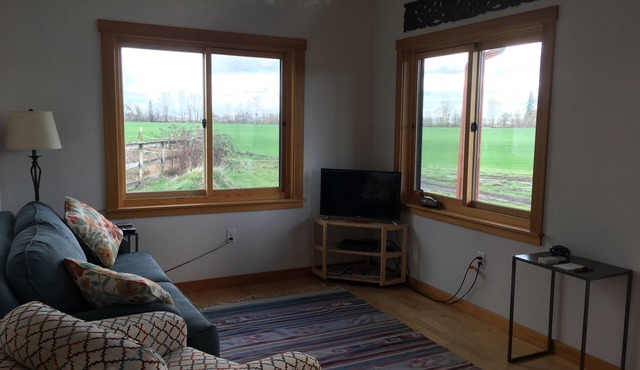 Farm bungalow with easy access to Albany and Corvallis in Albany