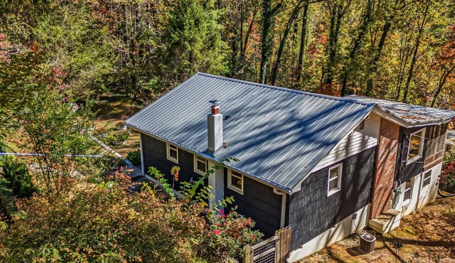 Farmhouse in private setting close to town